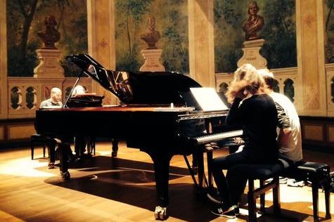 Cours de piano en groupe La meilleure façon d'apprendre le piano.