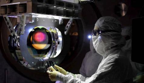 Instrument optique LIGO Les ondes gravitationnelles prédites par A. Einstein.